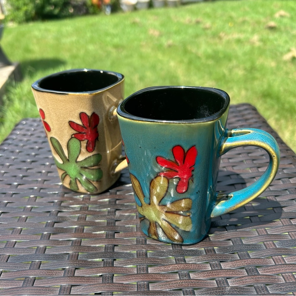 Pair of Beautiful Coffee Flower Mugs